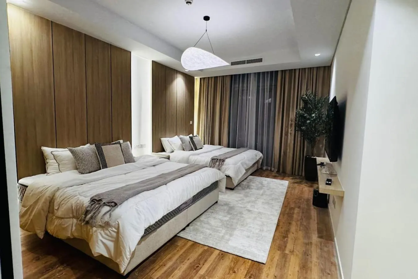Burj View 3Bdr With Rooftop Infinity Pool Dubai Apartment